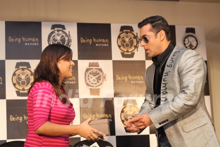 Salman gives Being Human watch as the lucky draw prize to Ashima Mishra (India-Forums.com Reporter)