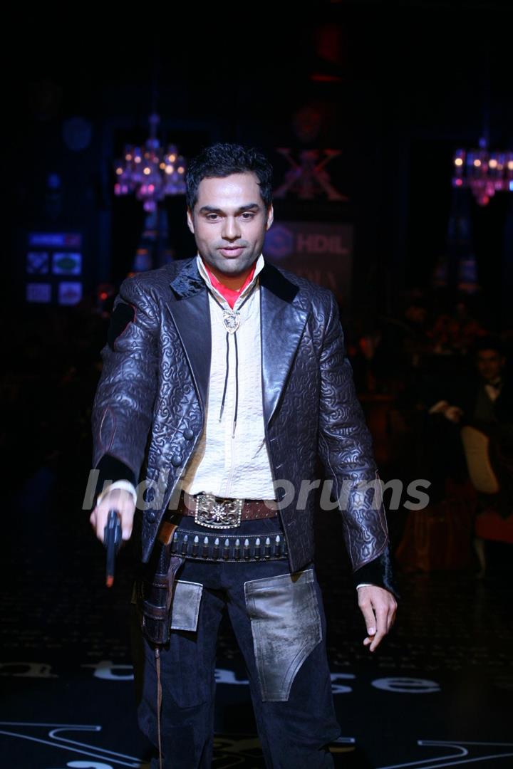 Abhay Deol walks for Arjun Khanna at HDIL India Couture Week 2010