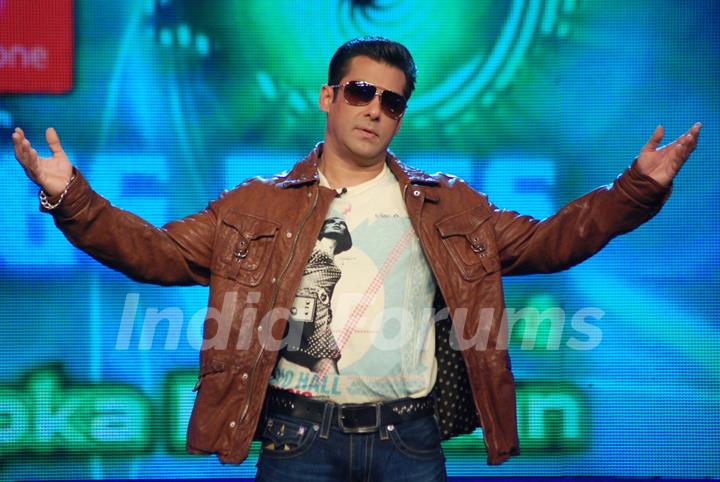 Salman during his performance at Bigg Boss 4 - Akhari Salaam