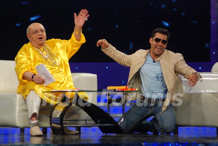 Salman Khan with Bejan Daruwalla in Bigg Boss 4