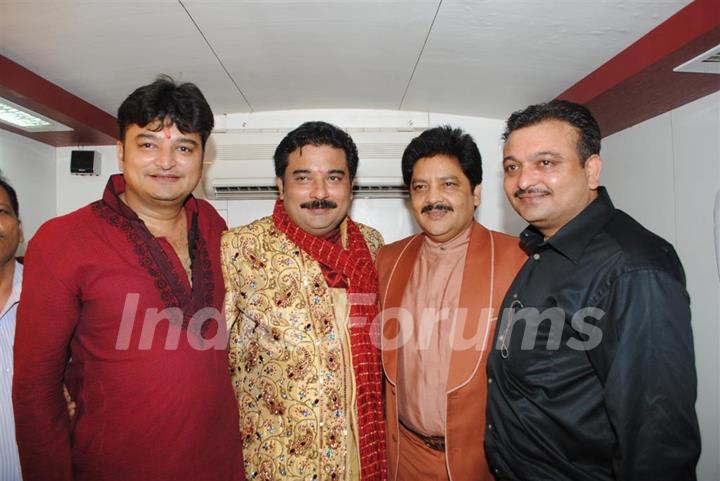 Udit Narayan at Navratri Dandiya 2010 in Borivali