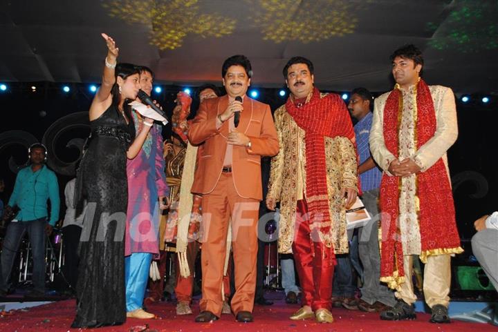 Udit Narayan at Navratri Dandiya 2010 in Borivali