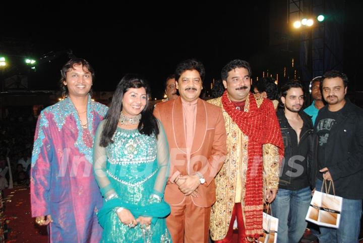 Udit Narayan at Navratri Dandiya 2010 in Borivali