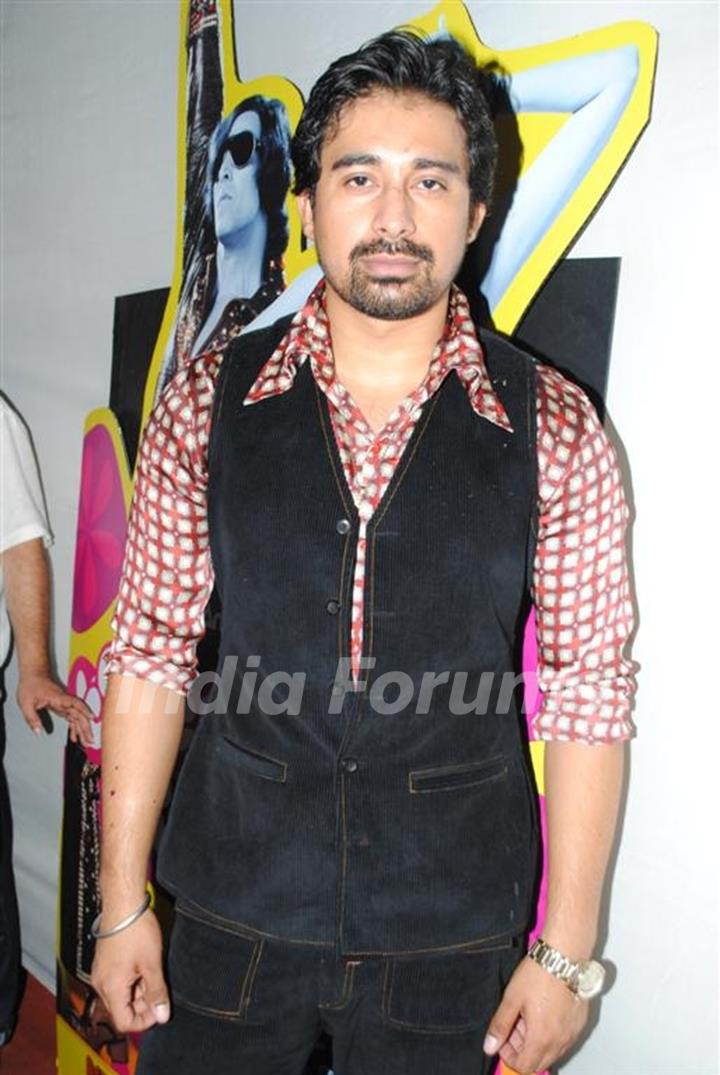 Rannvijay Singh at Navratri Dandiya 2010 in Borivali