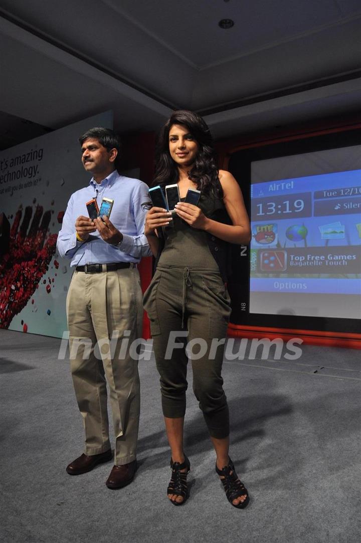 Priyanka Chopra unveils the new Nokia N8
