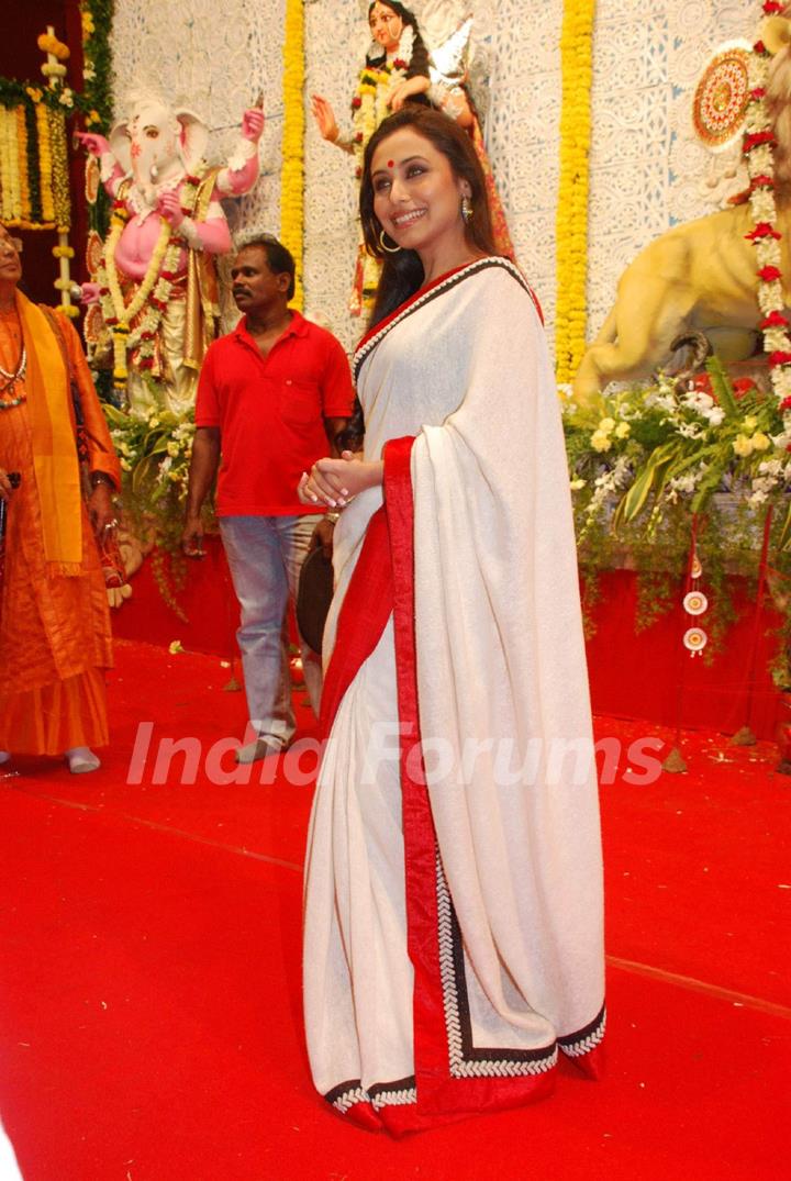 Rani Mukherjee at Durga puja at Santacruz