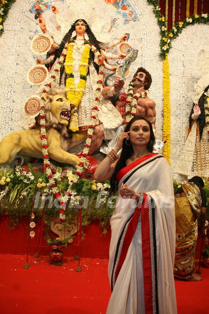 Rani Mukherjee at Durga puja at Santacruz