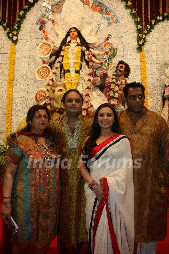 Rani Mukherjee at Durga puja at Santacruz