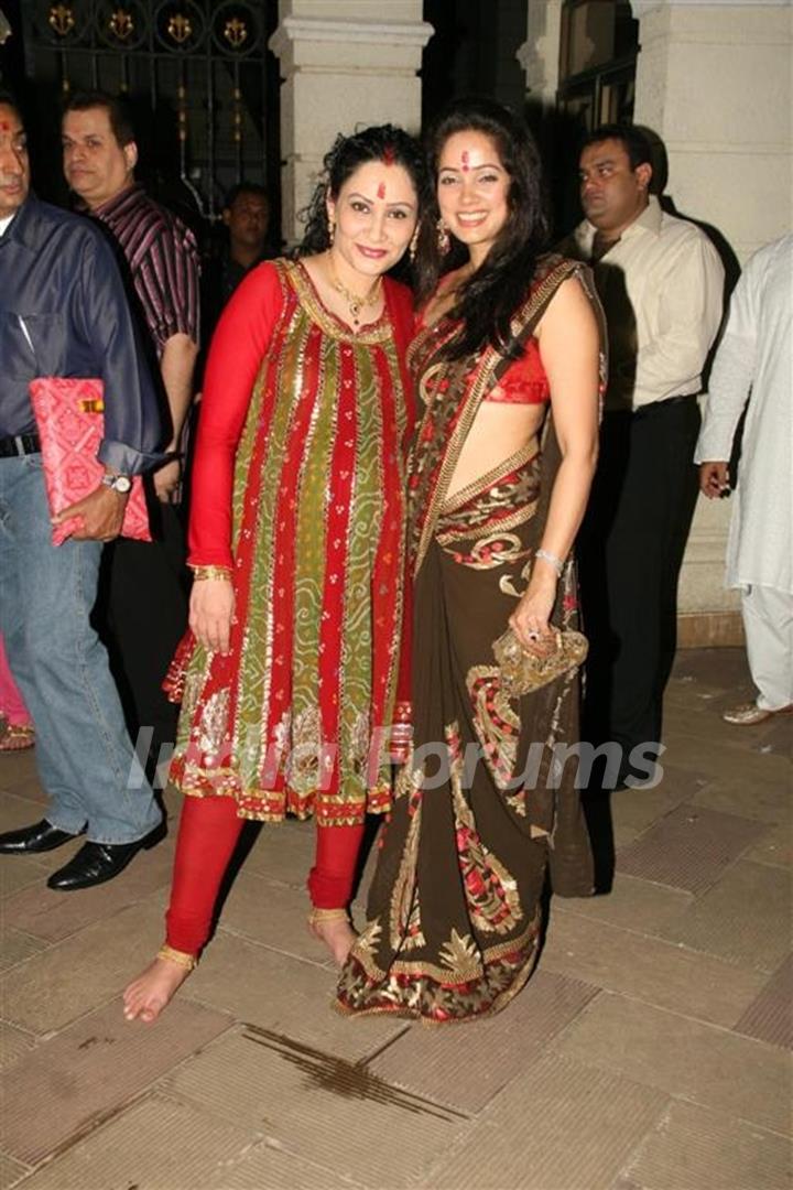 Manyata and Vidya Malvade at Sanjay Dutt's Mata Ki Chowki at Bandra