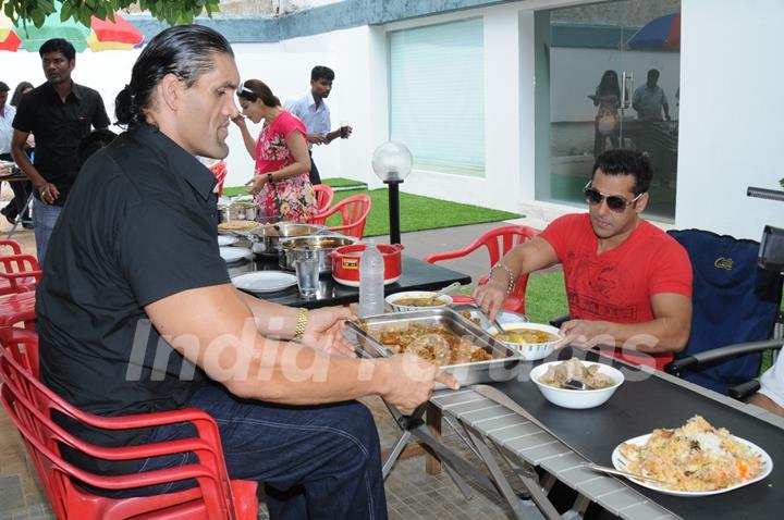 WWE Superstar The Great Khali and wife have lunch with Salman Khan