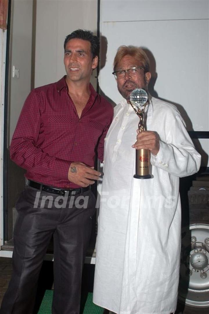 Akshay Kumar and Rajesh Khanna at Zee TV Diwali show