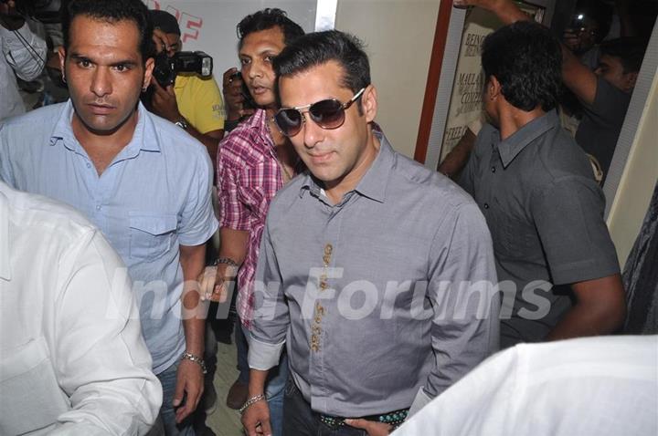 Salman Khan inaugurates Computer classes for Underprivileged Kids