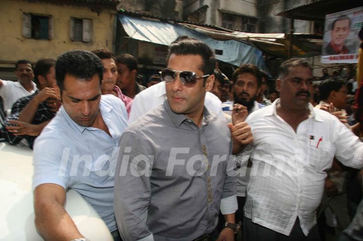 Salman Khan at Milind Deora's Computer Institute donation at Byculla