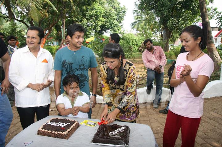 Bhavna Balsavar celebrate her birthday on her show