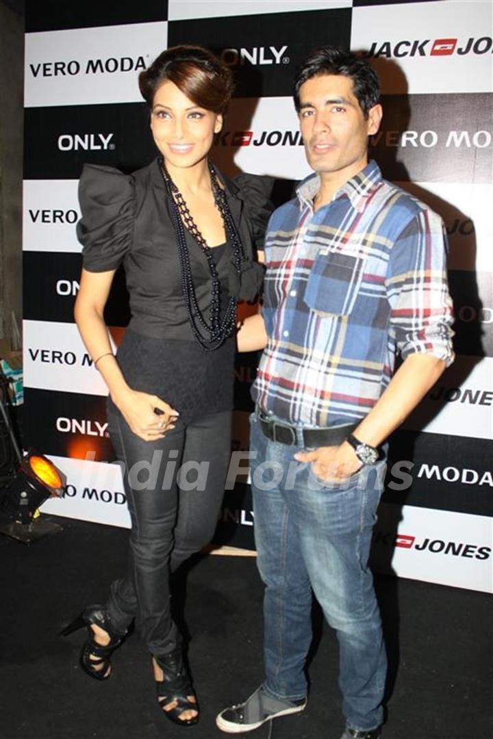 Bipasha Basu and Manish Malhotra at Vero Moda model auditions