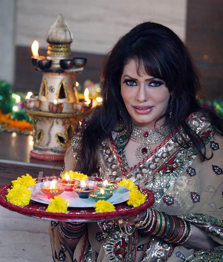 Bollywood actress Poonam Jhawer covered photoshoot for Festival “Deepawali” in between Colourful Rangoli & Candles