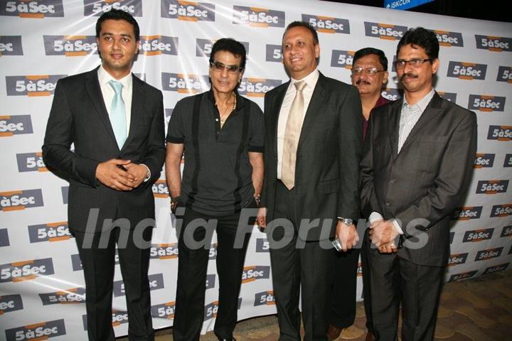 Jeetendra launches 5 a sec french laundry