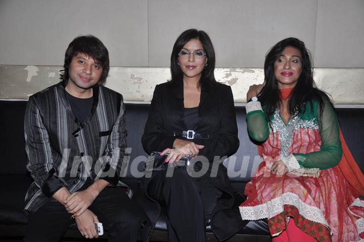 Zeenat Aman at Dunnu Y Jaane Kyun film success at Sydeney film festival bash at Malad