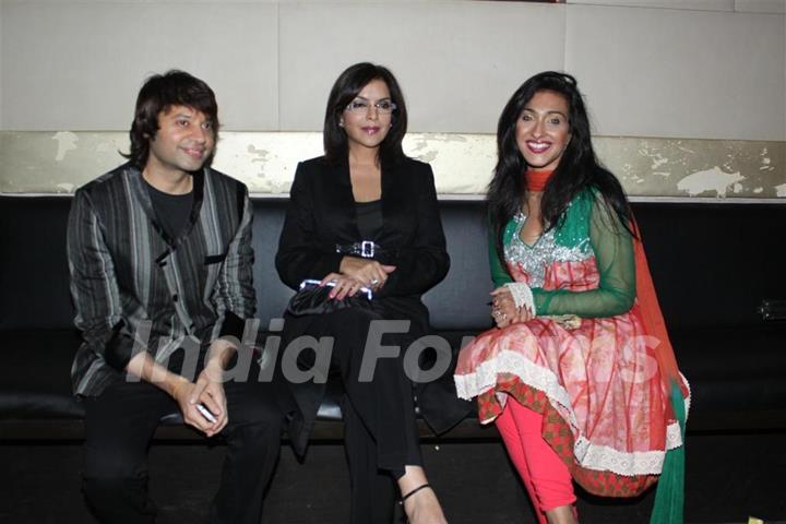 Maradona Rebello, Zeenat Aman and Rituparna at Success party of Dunno Y... Winning Viewers Choice Aw