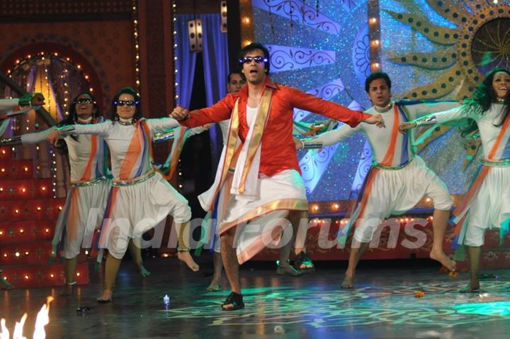 Aamir Ali'S Rajnikant inspired act for Star Plus Diwali Dilon ki