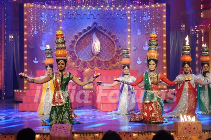 Pooja Gor and Parul Chauhan Performing at Diwali Dilo Ki of Star Plus