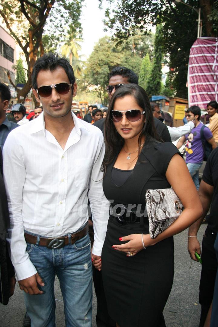 Sania Mirza and Shoaib Malik at Manzoor Khan make-up lounge launch at Malad