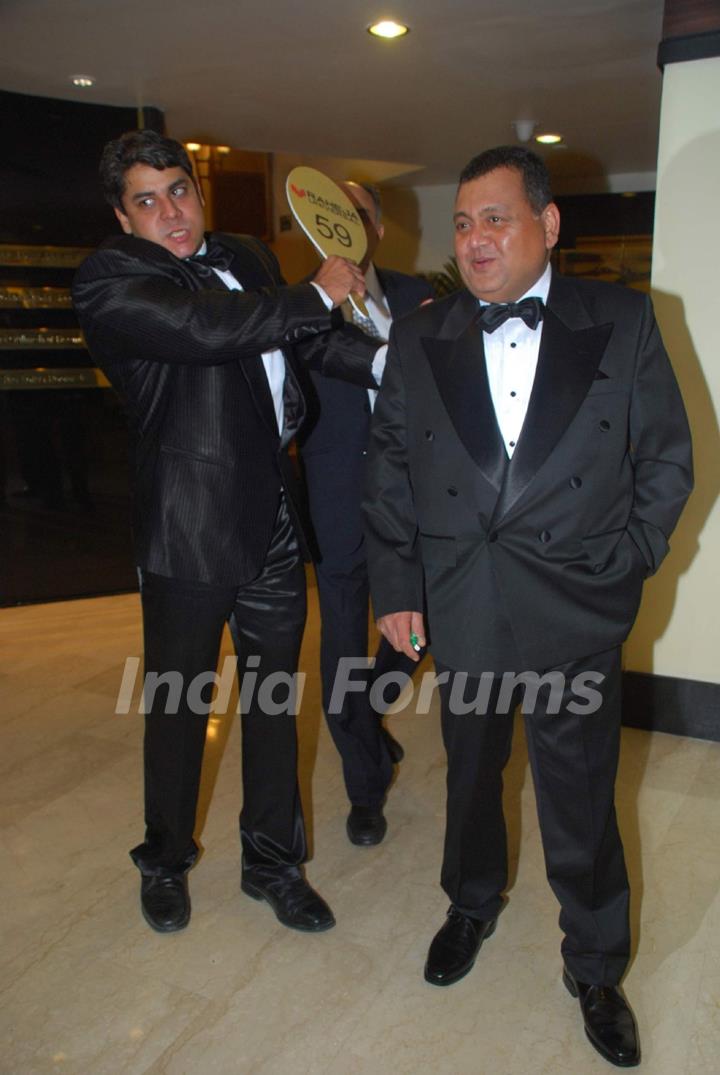 Cyrus Broacha at Rahul Bose sports auction at Trident