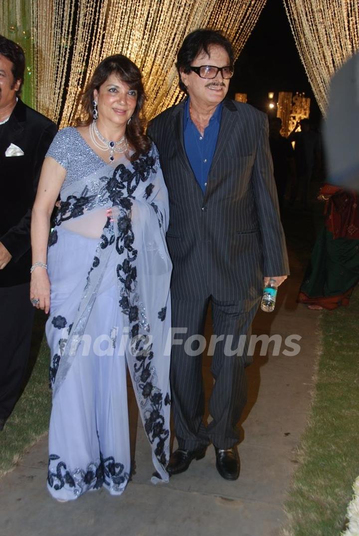 Sanjay Khan with his wife at Vivek Oberoi's wedding reception at ITC Grand Maratha