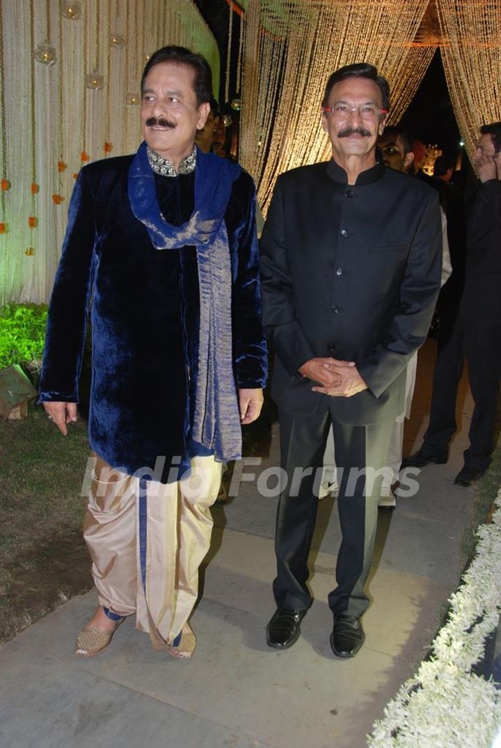 Suresh Oberoi with Sahara Company owner at Vivek Oberoi's wedding reception at ITC Grand Maratha