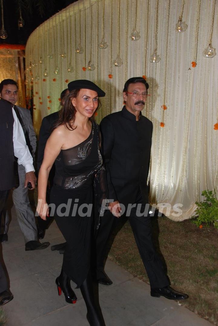 Suresh Oberoi at Vivek Oberoi's wedding reception at ITC Grand Maratha