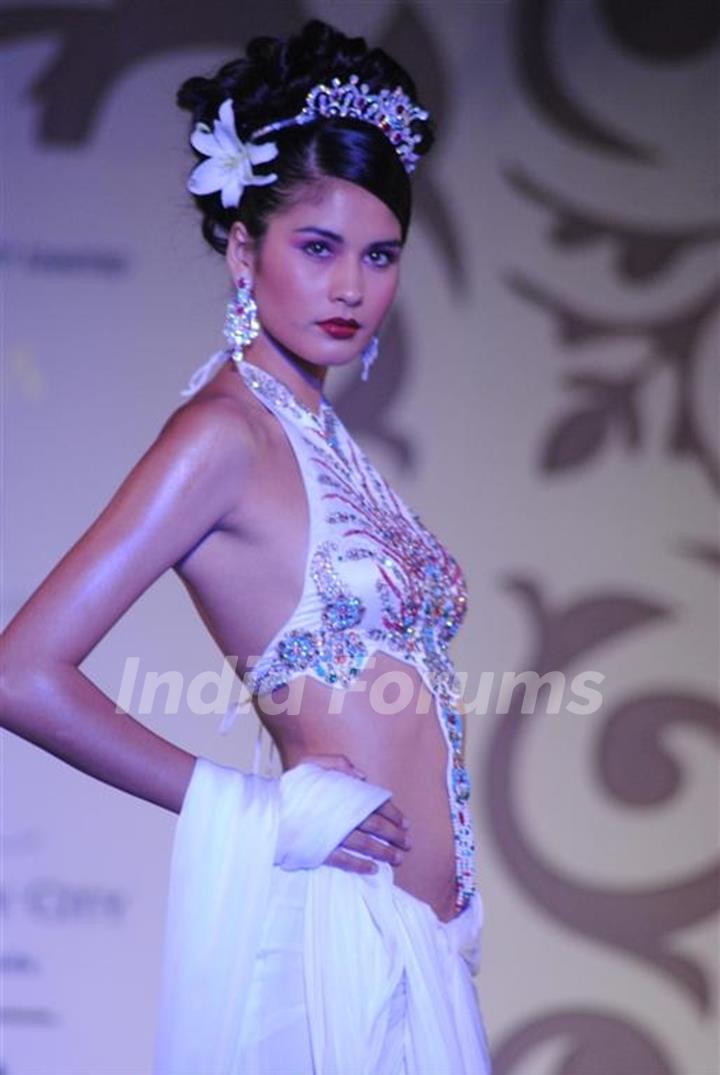 Model Walks at Aamby Valley Indian Bridal Week day 4