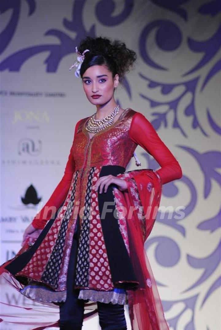 Model Walks at Aamby Valley Indian Bridal Week day 4