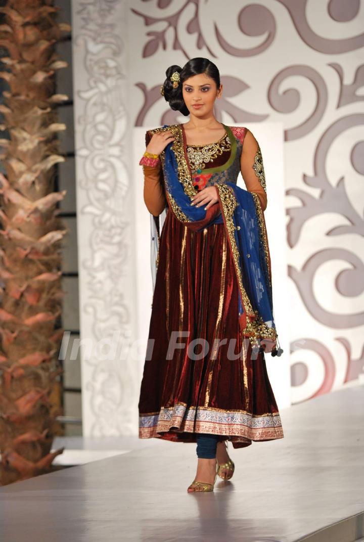 Model Walks for fashion designer Vikram Phadnis at Aamby Valley Indian Bridal Week day 4