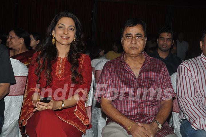 Juhi Chawla and Jagjit Singh at Music release of 'Shahrukh Bola Khoobsurat Hai Tu'