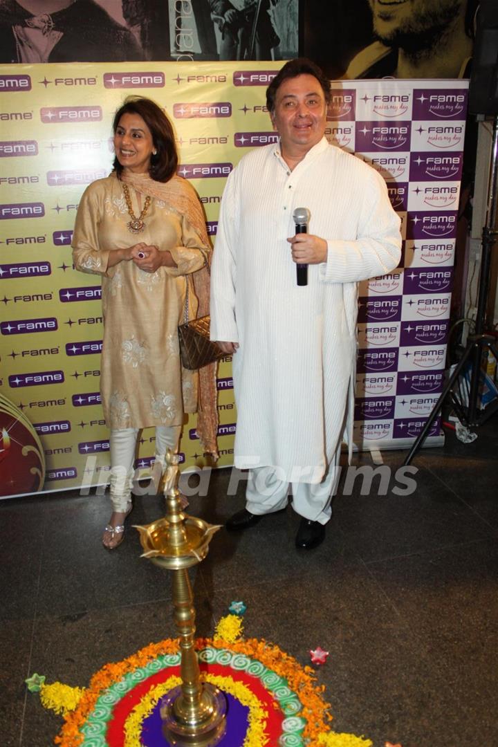 Rishi Kapoor and Neetu Singh celebrate Diwali with kids at Fame Cinemas