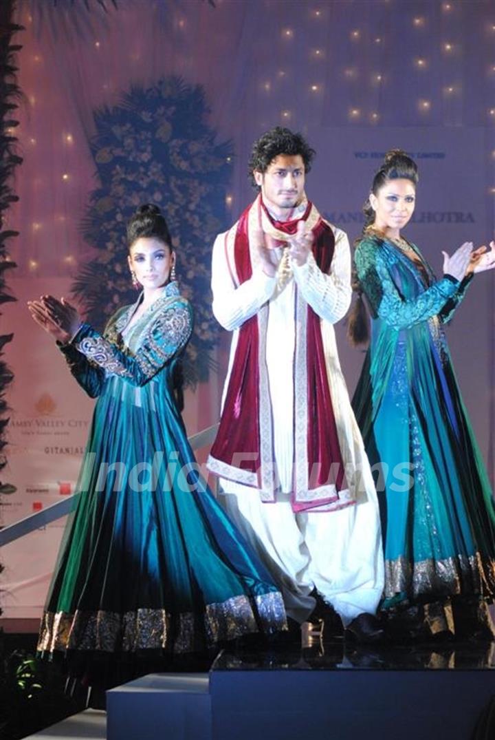 Model Walks for fashion designer Manish Malhotra at Aamby Valley Indian Bridal Week day 5