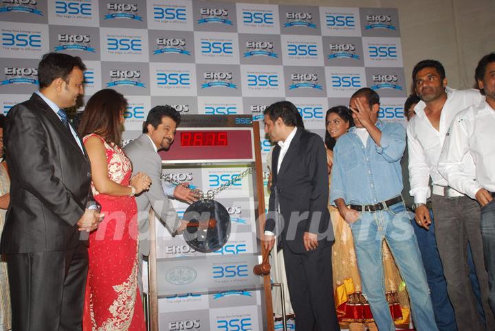 Cast at 'No problem' mahurat at BSE