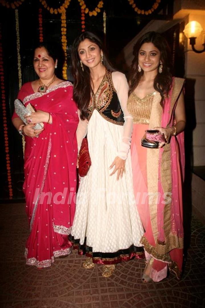 Shilpa Shetty and Shamita Shetty with her mother graces Ekta Kapoor's Diwali bash