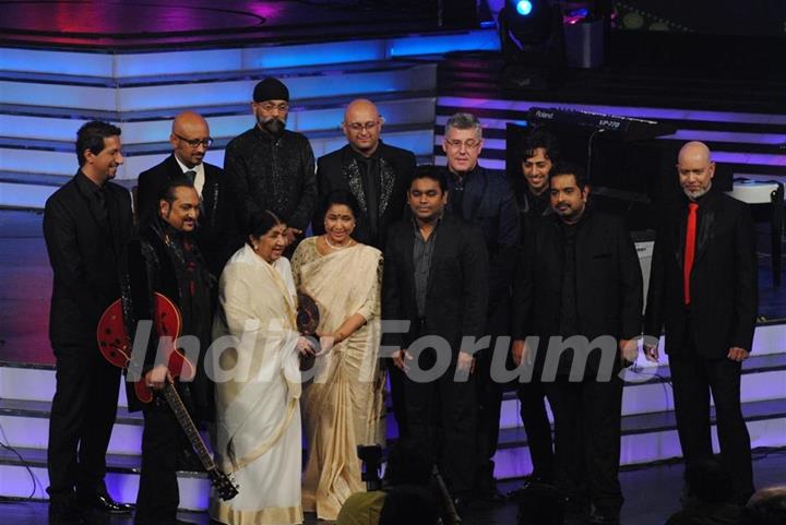 Lata Mangeshkar, A.R.Rahman, Shankar, Salim and Asha at Global Indian Music Awards at Yash Raj Studi