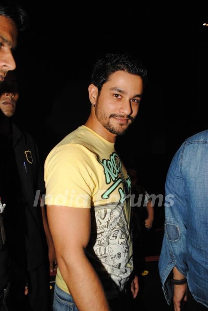 Kunal Khemu celebrate success of their film with underprivileged kids on Children’s Day at FAME Cine