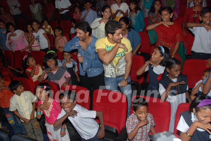 Golmaal 3 team celebrates with kids at Fame