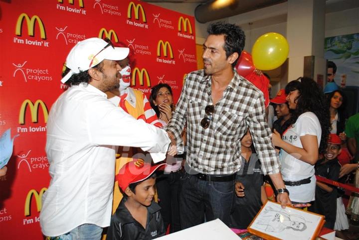 Arjun Rampal & Sajid celebrate Children’s Day with underprivileged kids at McDonalds at Fun Republic in Andheri, Mumbai