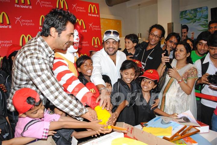 Arjun Rampal & Sajid celebrate Children’s Day with underprivileged kids at McDonalds at Fun Republic in Andheri, Mumbai