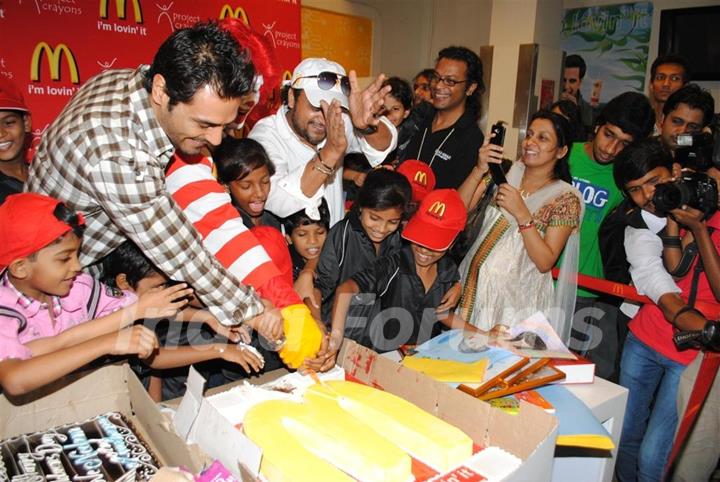 Arjun Rampal & Sajid celebrate Children’s Day with underprivileged kids at McDonalds at Fun Republic in Andheri, Mumbai