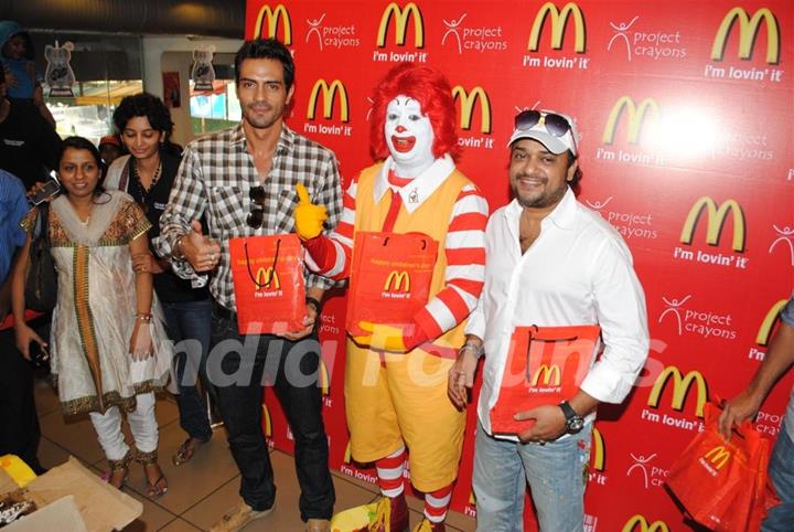 Arjun Rampal & Sajid celebrate Children’s Day with underprivileged kids at McDonalds at Fun Republic in Andheri, Mumbai