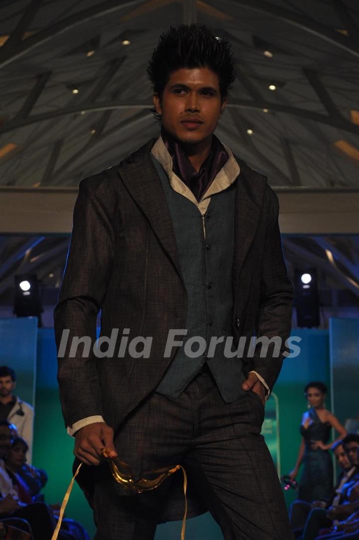 Models walks the ramp at the MTV Making The Cut bash