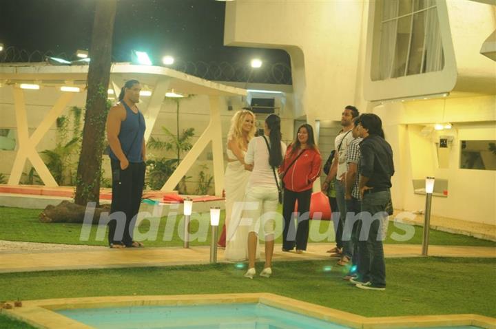 Bigg Boss Season 4 - Pamela Anderson enters the Bigg Boss House