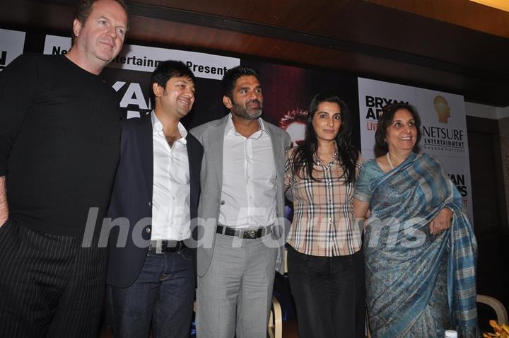 Sunil and Mana Shetty at Bryan Adams live concert press meet at Grand Hyatt, Mumbai