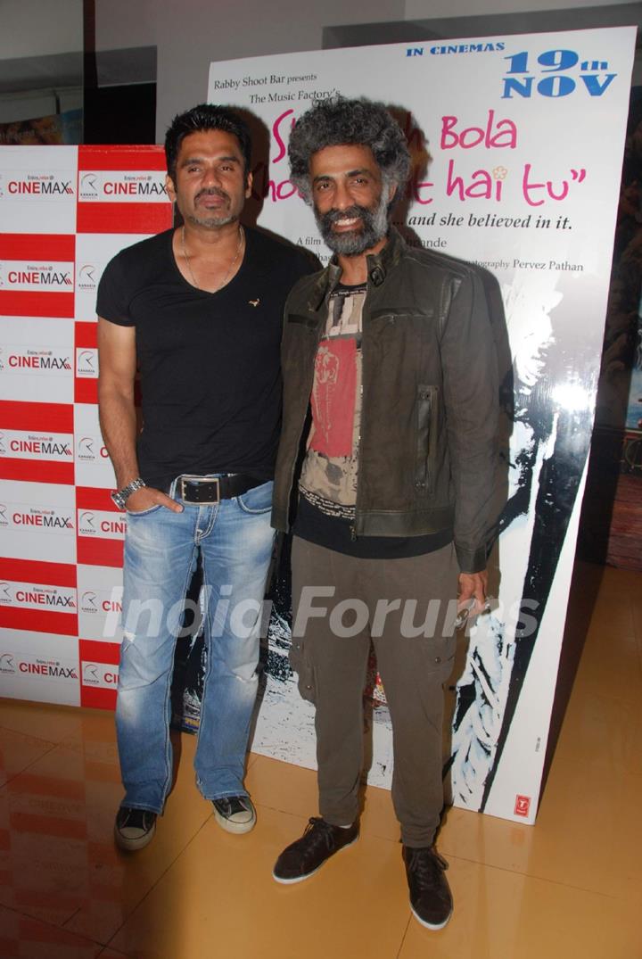 Sunil Shetty and Makrand Deshpande at Shahrukh Bola Khoobsurat Hai Tu film premiere at Cinemax