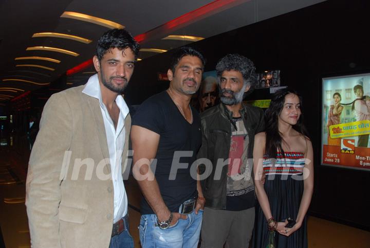 Sunil Shetty and Makrand Deshpande at Shahrukh Bola Khoobsurat Hai Tu film premiere at Cinemax